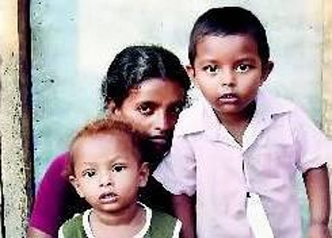 கண்ணீருடன் காத்திருக்கும் மீனவர் குடும்பங்கள்