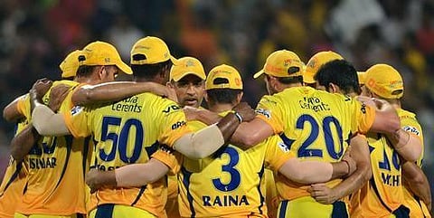 ரெய்னா, ஹஸ்ஸி உதவியுடன் மும்பையை வெளியேற்றியது சென்னை