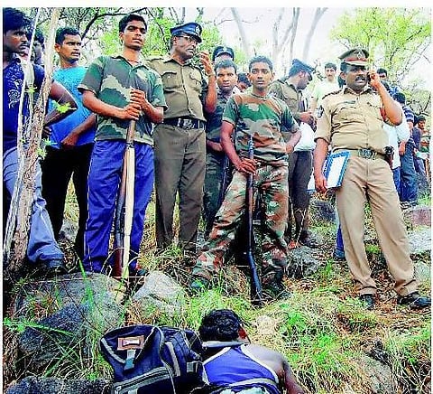 செம்மரக் கடத்தல் கும்பலைச் சேர்ந்த 3 பேர் சுட்டுக் கொலை: திருப்பதி சேஷாசலம் வனப்பகுதியில் என்கவுன்ட்டர்