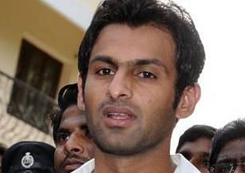 ஷோயப் மாலிக், கம்ரன் அக்மலுக்கு பாக்.கிரிக்க்கெட் வாரிய ஒப்பந்தம் மறுப்பு