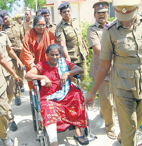 கரகாட்ட மோகனாம்பாள், நிர்மலாவை 3 நாள் காவலில் விசாரிக்க அனுமதி- ரூ.4 கோடிக்கு விடைகிடைக்குமா?