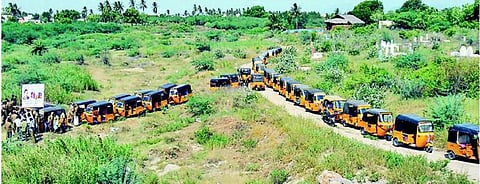 சுடுகாட்டில் ஆட்டோக்களை நிறுத்தி போராட்டம்: இடம் ஒதுக்காத ஆரணி நகராட்சிக்கு கண்டனம்