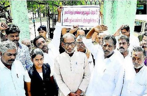 மதுவிலக்கு கோரி போராட்டம்: பழ. நெடுமாறன் கைது