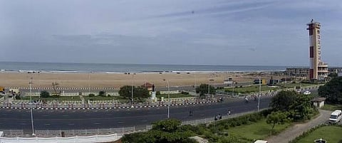 மெரினாவை அழகுபடுத்தும் பணி மீனவர்களின் எதிர்ப்பால் நிறுத்தம்