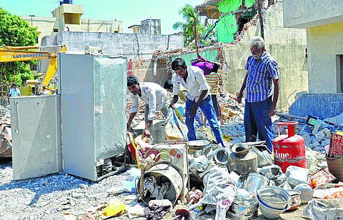 கட்டிட இடிபாட்டால் சேதமடைந்த வீட்டு உரிமையாளர்களுக்கு ஆய்வுக்குப்பின் உதவி: காஞ்சிபுரம் ஆட்சியர்