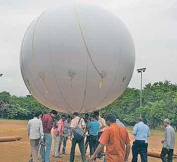ஹீலியம் பலூனில் செல்போன் டவர்: விபத்து பகுதிகளில் சிக்னல் கிடைக்க ஐஐடி புதிய முயற்சி