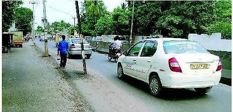 அரைகுறையாக விரிவாக்கப்படும் சென்னை-திருப்பதி நெடுஞ்சாலை: தொடரும் போக்குவரத்து நெரிசல்