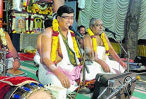 மருத்துவச் செலவுகளுக்காவது இந்தப் பணம் உதவுமே: நாம சங்கீர்த்தன கலைஞர்களை காக்கும் கல்யாணராமன்