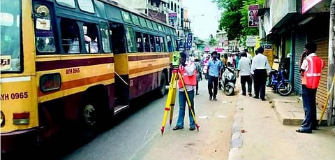 சாலைகளை அகலப்படுத்த ஆய்வுப்பணி தொடங்கியது: முழு அறிக்கை ஒரு மாதத்தில் மாநகராட்சியிடம் சமர்ப்பிப்பு