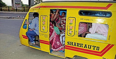 அதிக பயணிகள் ஏற்றினால் ஷேர் ஆட்டோ பெர்மிட் ரத்து: அரசுக்கு உயர் நீதிமன்றம் உத்தரவு