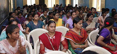 19 ஆண்டுகளில் 583 ஏழை மாணவர்களை தத்தெடுத்து உயர்த்திய ஐஏஎஸ் அதிகாரி: சத்தமில்லாமல் ஓர் அசாத்திய சாதனை