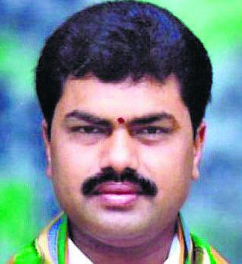 கர்நாடக சட்டமன்ற இடைத்தேர்தல்: எடியூரப்பா மகன் போட்டி