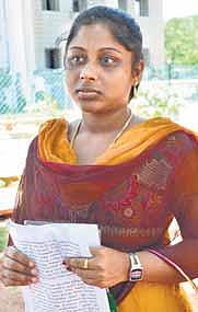 போலீஸ்காரர்களால் பாலியல் தொந்தரவு: கமிஷனர் அலுவலகத்தில் இளம்பெண் புகார்