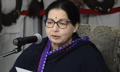 வேட்டிக்கு தடை விதித்தால் ஓராண்டு சிறைத் தண்டனை: சட்டப்பேரவையில் புதிய மசோதா தாக்கல் செய்தார் முதல்வர்