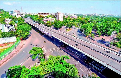 தெலங்கானாவில் ஒரு கோடி குடும்பங்களில் வீடு வீடாகக் கணக்கெடுப்பு: ஹைதராபாத் உட்பட மாநிலம் முழுவதும் இயல்பு நிலை ஸ்தம்பித்தது