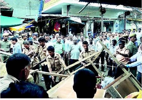 கோயம்பேட்டில் 570 ஆக்கிரமிப்பு கடைகள் அகற்றம்