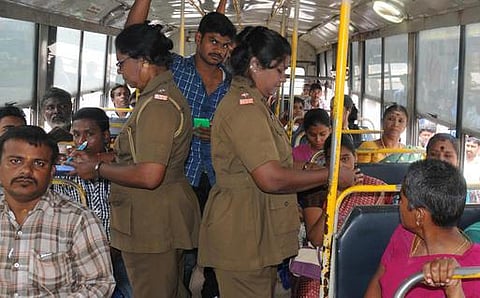 சில்லறை முதல் பிக் பாக்கெட் வரை: முதல் பெண் நடத்துனர்களின் அனுபவப் பகிர்வு