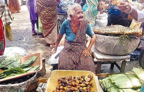 கருங்கல் சந்தையை கலக்கும் 90 வயது மூதாட்டி: தள்ளாடும் வயதிலும் தளராத நம்பிக்கை