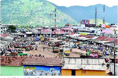 கேரளத்துக்கு ரூ. 2 கோடி காய்கறிகள்:ஒட்டன்சத்திரம் மார்க்கெட்டில் வியாபாரிகள் சுறுசுறுப்பு