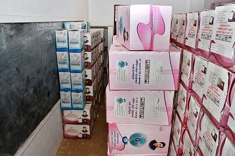 90 லட்சம் பேருக்கு ஒரே கட்டமாக இலவச மின்விசிறி, மிக்ஸி, கிரைண்டர்: 2015-ம் ஆண்டுக்குள் வழங்க அரசு தீவிரம்
