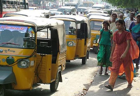 ஆட்டோக்களுக்கு இலவச மீட்டர் எப்போது?- மீண்டும் பேரத்தால் பயணிகள் அவதி
