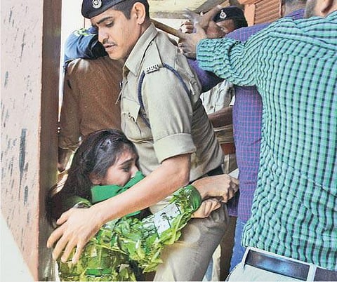 சைவ உணவுக்கு ஆதரவாக பிரச்சாரம்: போபாலில் ‘பெடா’ அமைப்பினர் மீது தாக்குதல்
