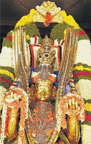 திருப்பதி பிரம்மோற்சவம் 5-ம் நாள்: கருட வாகனத்தில் மலையப்ப சுவாமி உலா
