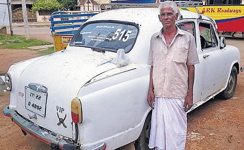 அவசர உதவிக்கு ஓடும் ஆபத்பாந்தவன்: 44 ஆண்டில் 5 ஆயிரம் உடல்களை காரில் ஏற்றிச்சென்று சேவை