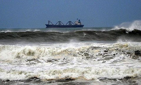 ஹுத்ஹுத் புயல் விளைவு: வேலையிழந்த மீனவர்கள்
