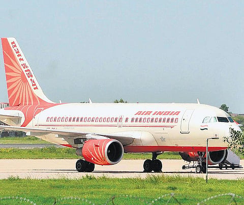 நஷ்டத்தில் இயங்கும் ஏர் இந்தியா நிறுவனம்: செயல்படாத 6 விமானங்கள் 60 லட்சம் டாலருக்கு காப்பீடு