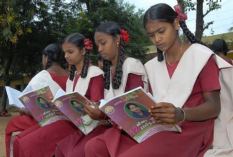 நோட்டுப் புத்தகங்களில் ஜெயலலிதா உருவப்படத்தை அகற்றுக: ராமதாஸ்