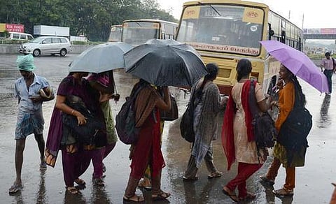மேல் அடுக்கு சுழற்சி காரணமாக தமிழகத்தில் அடுத்த 24 மணி நேரத்துக்கு மழை