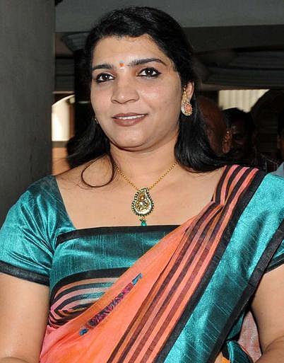 சமூக வலைத்தளங்களில் என் படத்தை மார்பிங் செய்து ஆபாசமாக வெளியிடுவதன் பின்னணியில் சதி: சரிதா நாயர்