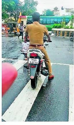 போக்குவரத்து விதிகளை மீறுவோர் போலீஸாக இருந்தாலும் நடவடிக்கை வேண்டும்: பொதுமக்கள் கோரிக்கை