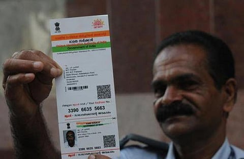 ஆதார் அடையாள அட்டை திட்டத்தை செயல்படுத்த மத்திய அரசு முடிவு