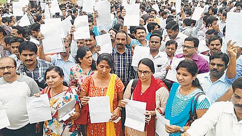 கர்நாடகாவில் ஊதிய உயர்வு கோரி போராட்டம்: 4,500 அரசு மருத்துவர்கள் ராஜினாமா?