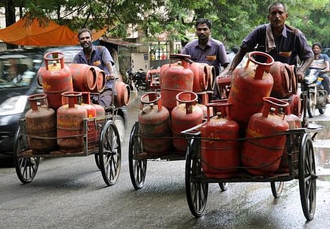 சமையல் எரிவாயு சிலிண்டர் விலை ரூ.3 அதிகரிப்பு