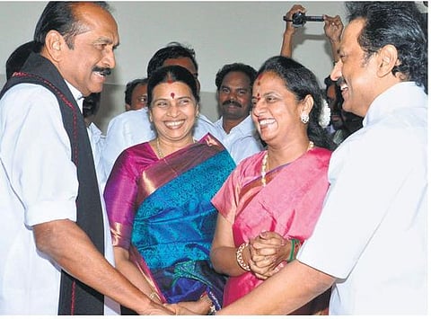 ராமதாஸ் இல்ல திருமண விழாவில் மு.க.ஸ்டாலின் - வைகோ சந்திப்பு: புதிய கூட்டணிக்கான அச்சாரமா?