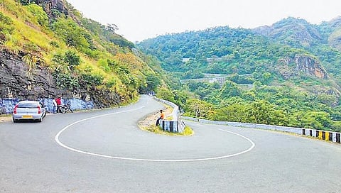 100 வயது பழமை வாய்ந்த கொடைக்கானல் மலைச் சாலை நிலச் சரிவால் மூடப்பட்ட அவலம்