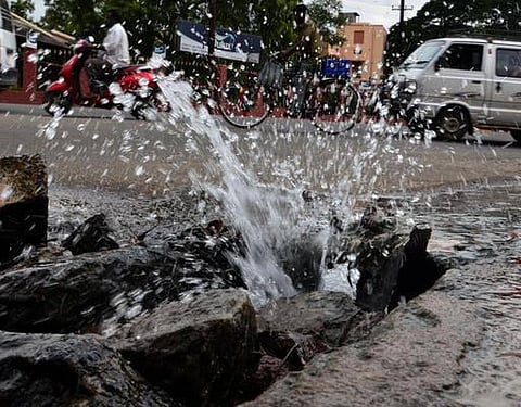 கனமழையால் சென்னை சாலைகள் சேதம்: ஒப்பந்ததாரர்கள் மீது நடவடிக்கை - மாநகராட்சி எச்சரிக்கை