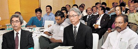 2016-க்குள் ரூ.1 லட்சம் கோடி முதலீடுகளை ஈர்க்க தமிழக அரசு இலக்கு: தொழில் துறை அமைச்சர் தங்கமணி தகவல்