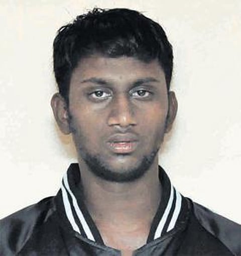 பெற்றோர் பராமரிப்பு இல்லாததால் இளைஞரின் வாழ்க்கையை சீரழித்த மது பழக்கம்: போலீஸ் ஜீ்ப்பை கடத்தியவர் பற்றிய தகவல்கள்