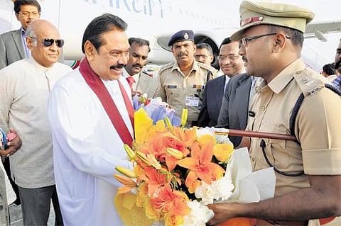 ஏழுமலையானை தரிசிக்க திருப்பதி வந்த ராஜபக்சவுக்கு எதிராக ஆர்ப்பாட்டம் செய்தவர்கள் கைது