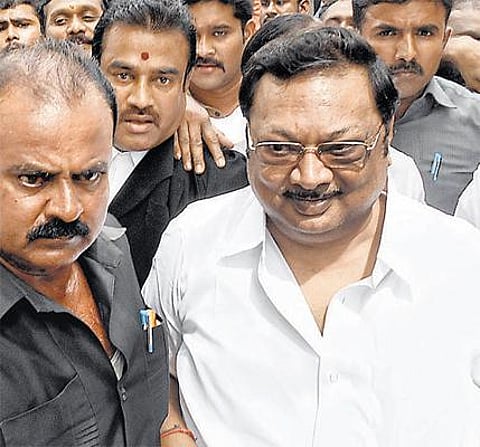 வட்டாட்சியர் தாக்கப்பட்ட வழக்கில் நீதிமன்றத்தில் அழகிரி ஆஜர்