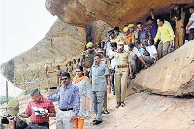கிரானைட் குவாரிகளுக்காக புராதன சின்னம், கண்மாய்கள் சிதைப்பு: நேரில் ஆய்வு செய்த சகாயம் அதிர்ச்சி