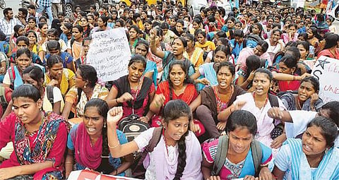 புதுச்சேரியில் தற்கொலை செய்து கொண்ட 3 பெண்களின் உடல்கள் தகனம்