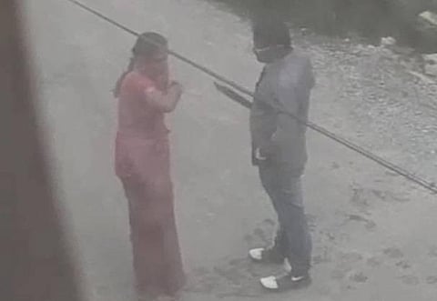 சென்னையில் ஆசிரியையிடம் கத்தி முனையில் கொள்ளை: ‘வாட்ஸ் அப்’ மூலம் வேகமாக பரவும் வீடியோ காட்சியால் பரபரப்பு