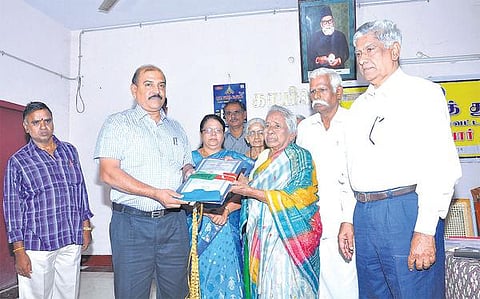 ரூ.50 லட்சம் மதிப்புள்ள வீடு அரசுக்கு தானம்: முதியோர் தின விழாவில் மூதாட்டியின் தாராளம்