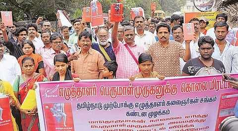 புத்தகத்தில் சர்ச்சை கருத்து இருப்பதாக போராட்டம்: இந்து அமைப்புகளுக்கு தலைவர்கள், எழுத்தாளர்கள் கண்டனம்