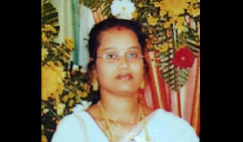 விடுமுறைக்குச் சென்ற இடத்தில் குண்டு வெடிப்பில் பலியான சோகம்